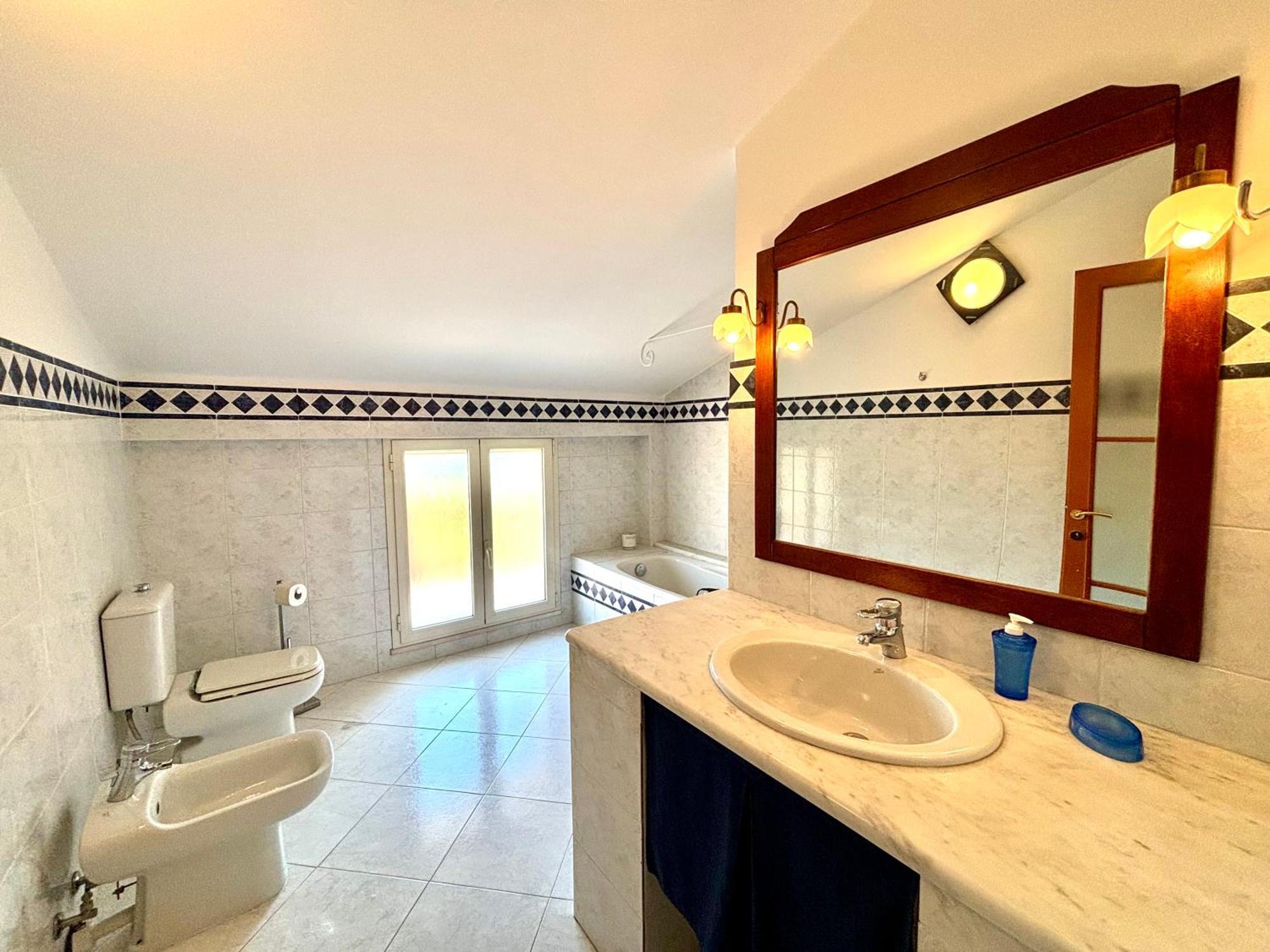 Longlife Isbingias Apartment Каляри Екстериор снимка