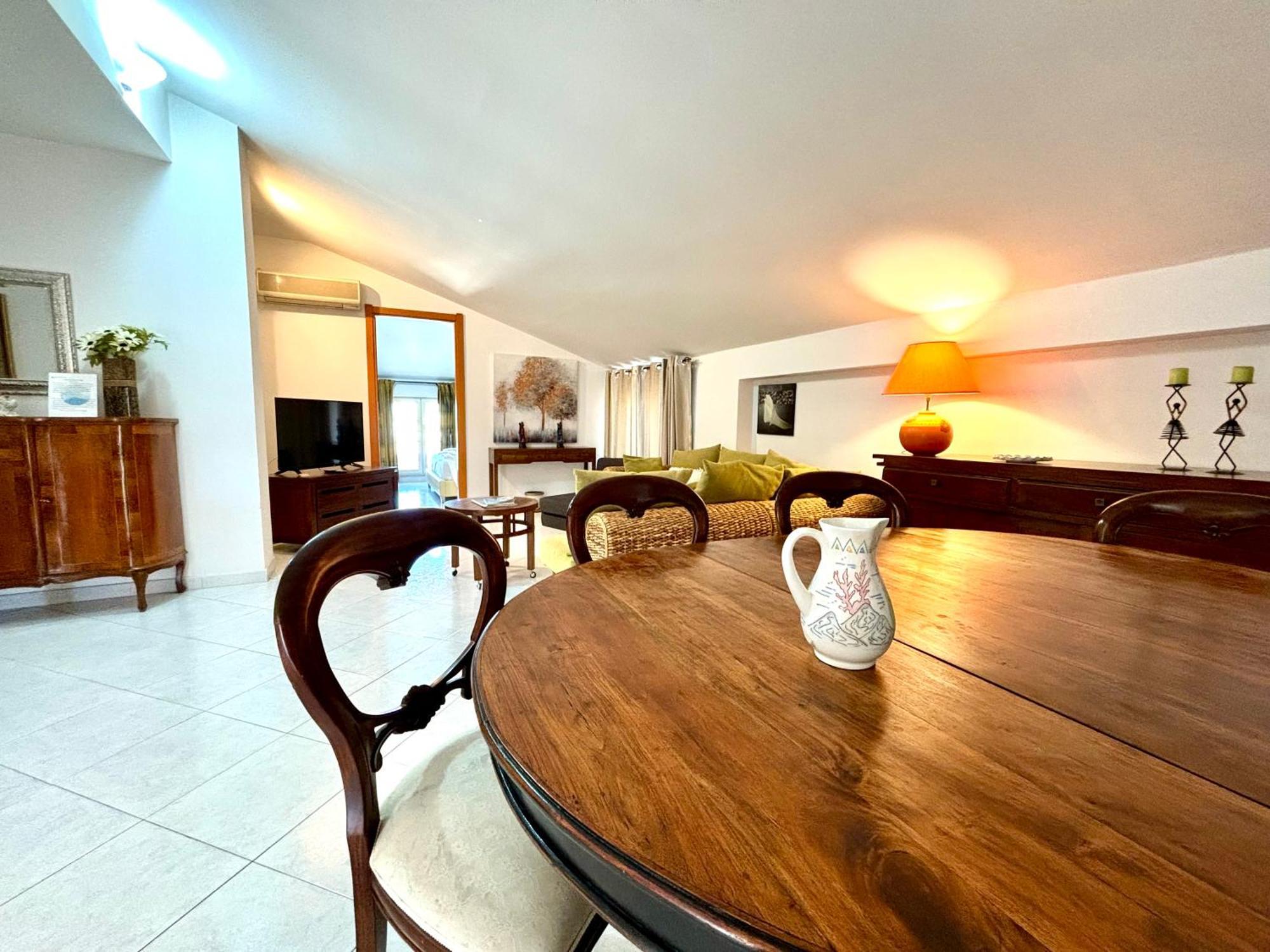 Longlife Isbingias Apartment Каляри Екстериор снимка